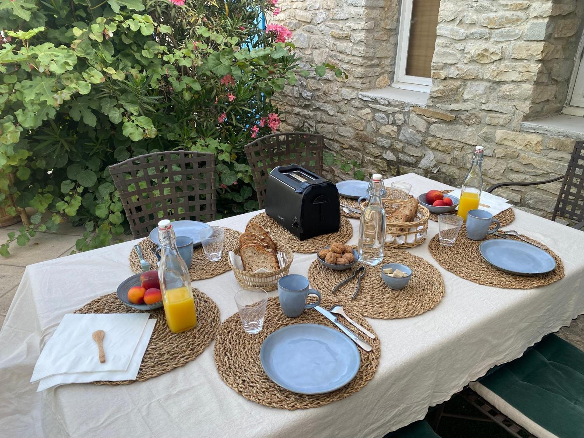 Bed and Breakfast Le Patio Aux Oiseaux La Ciotat Esterno foto